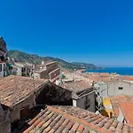 Terrazza Delle Mura 別荘 チェファル